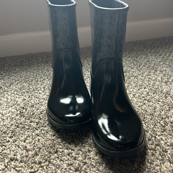 Michael Kors Rainboots - Picture 5 of 5